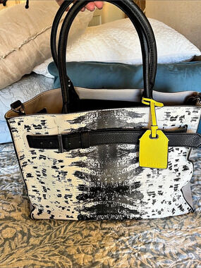 REED Abstract Print Tote in White & Black